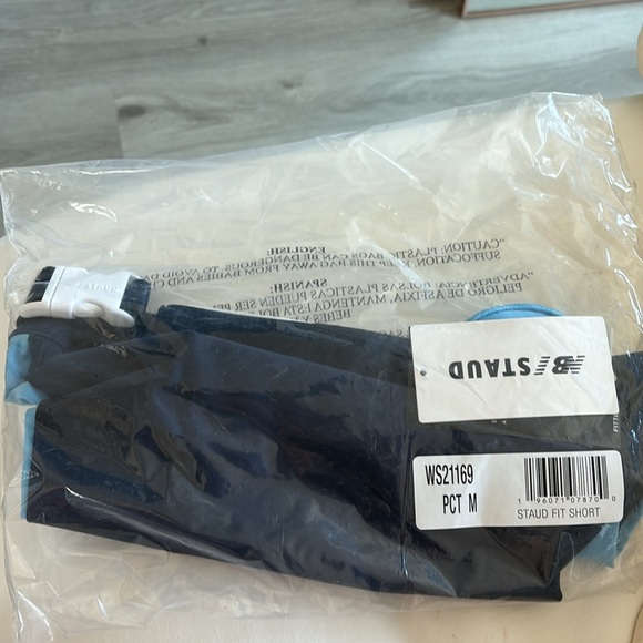 STAUD X NB BELTED COLORBLOCK SHORT NAVY - Picture 4 of 5